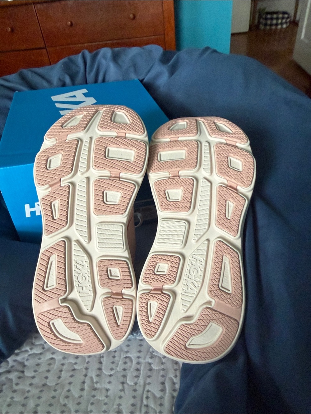 Hoka Women’s Bondi Running Shoes — Pale Pink Cream - Picture 4 of 4